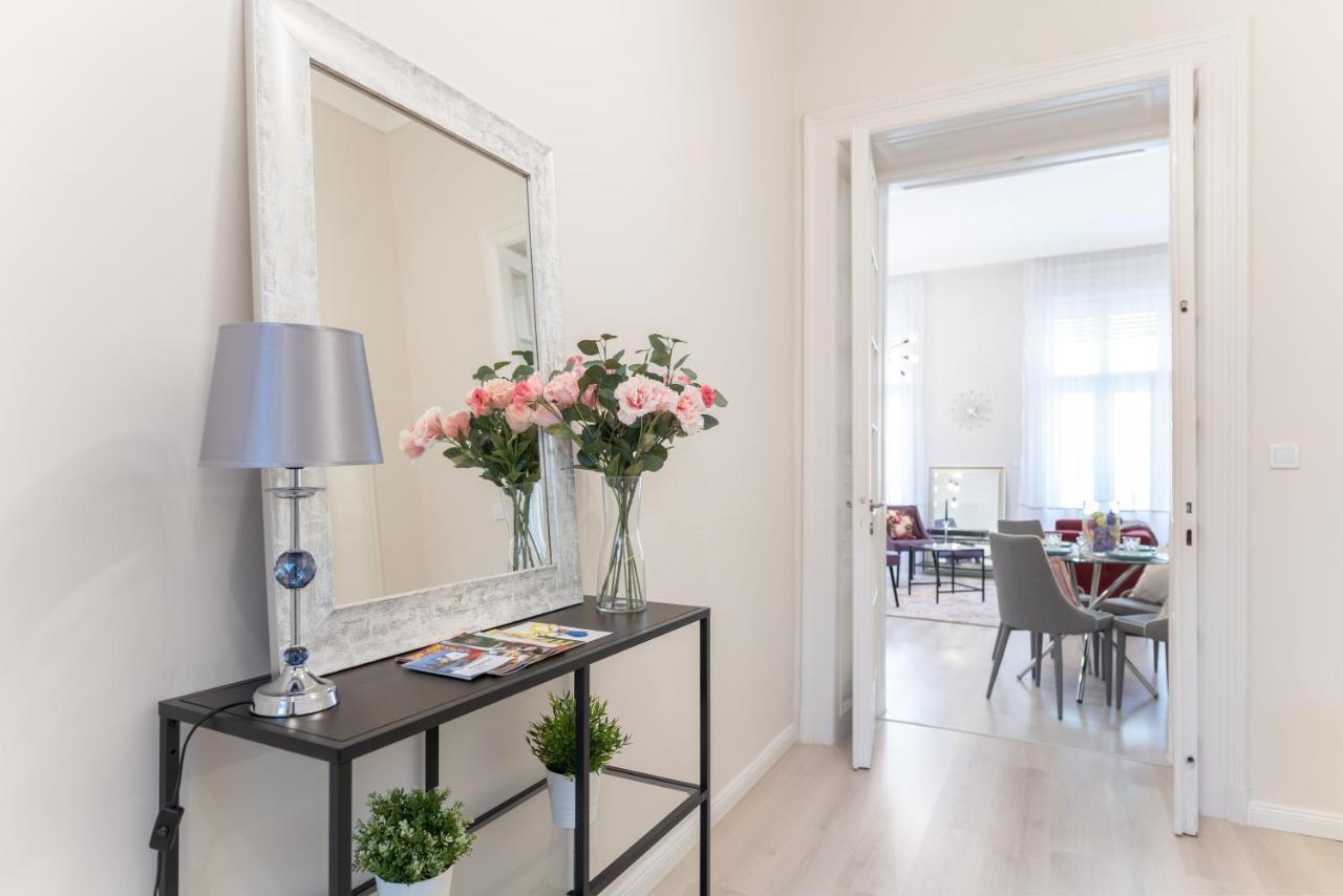 Milano Design Apartment City Center With Ac Будапеща Екстериор снимка